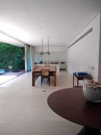 Oceanfront condominium, 5 suites, private pool, Baleia.