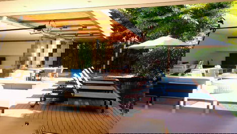 Oceanfront condominium, 5 suites, private pool, Baleia.