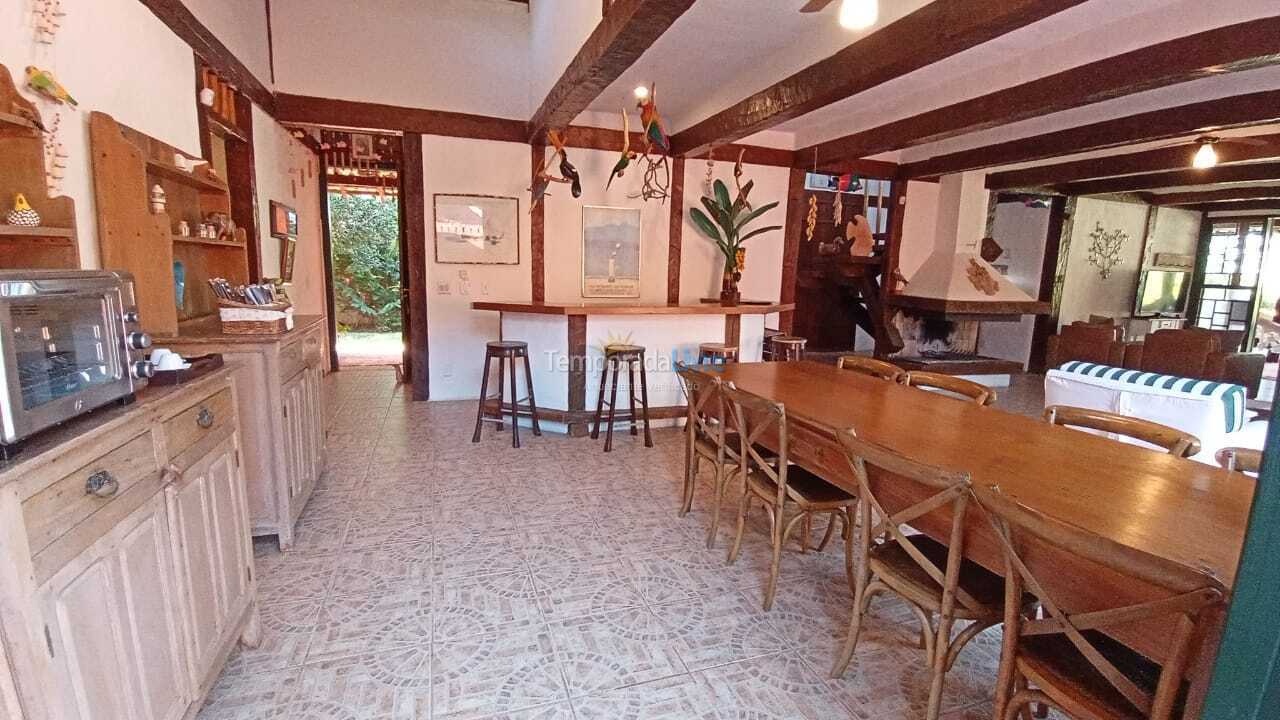 Casa para alquiler de vacaciones em São Sebastião (Praia da Baleia)
