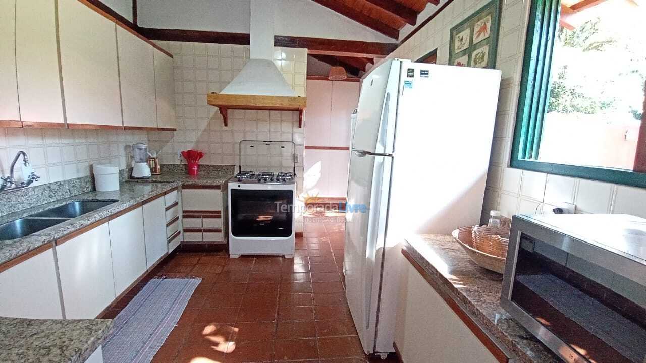 Casa para alquiler de vacaciones em São Sebastião (Praia da Baleia)