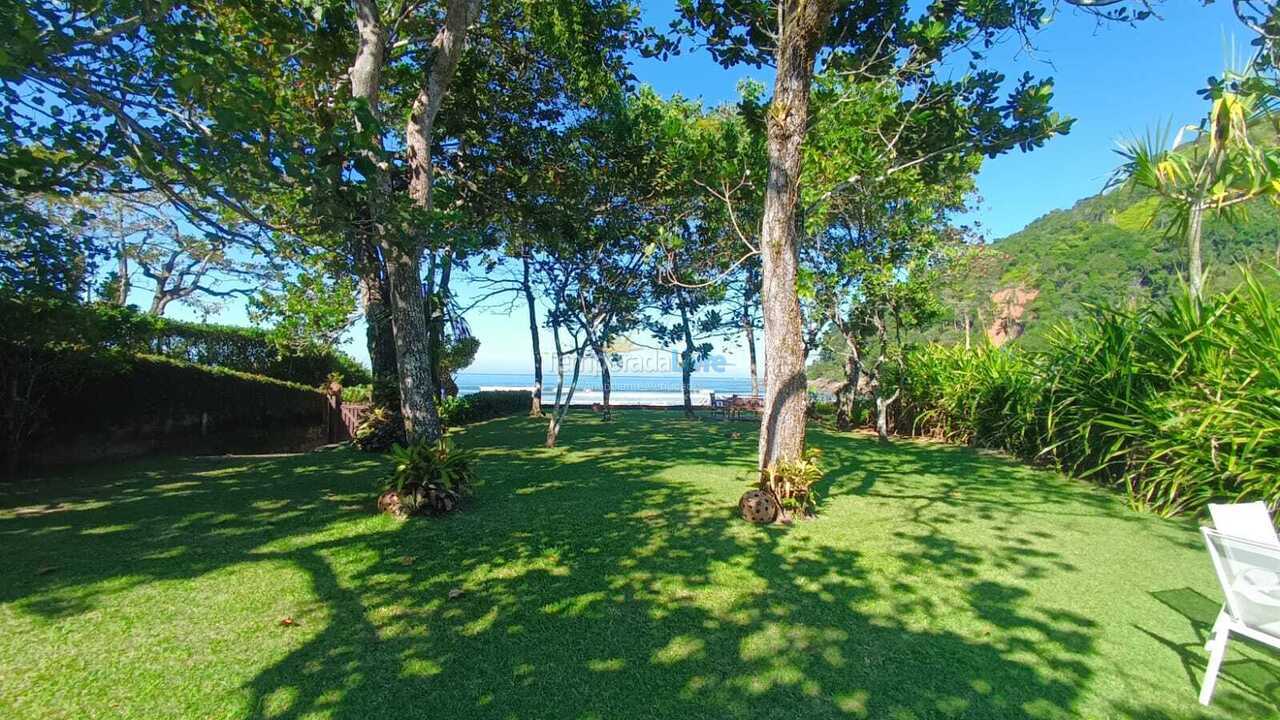 Casa para alquiler de vacaciones em São Sebastião (Praia da Baleia)