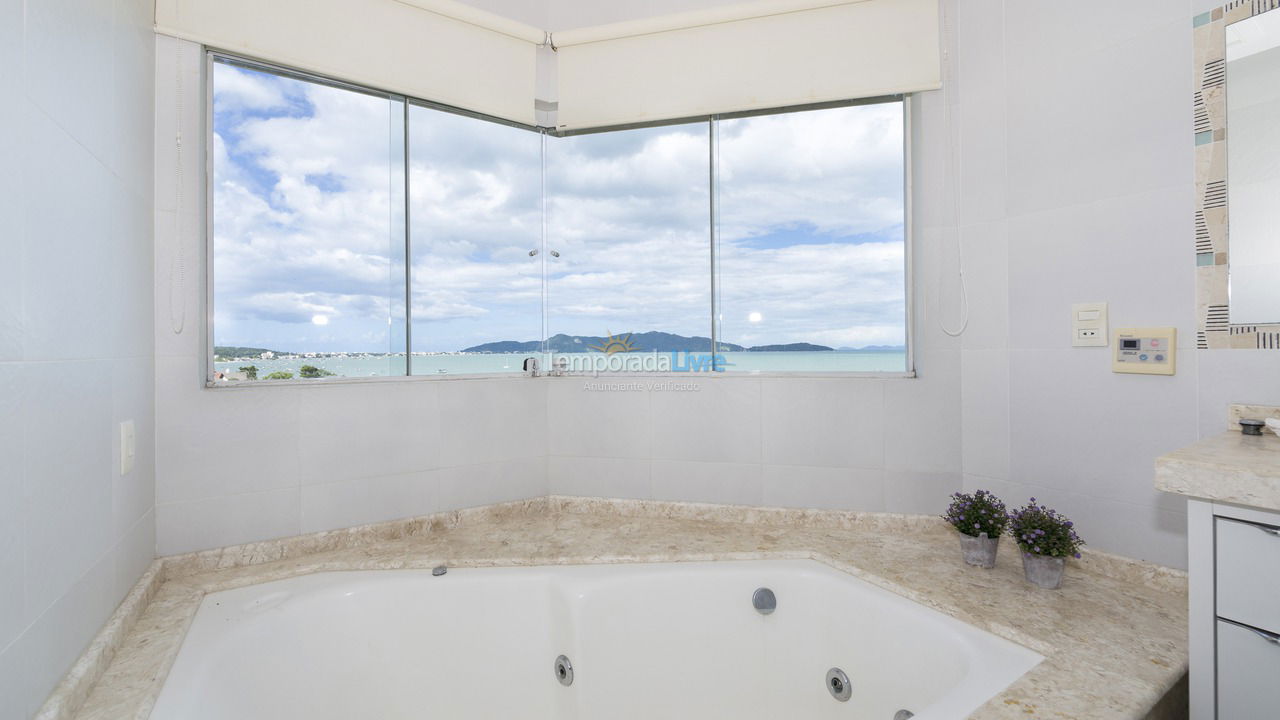 House for vacation rental in Bombinhas (Praia de Zimbros)