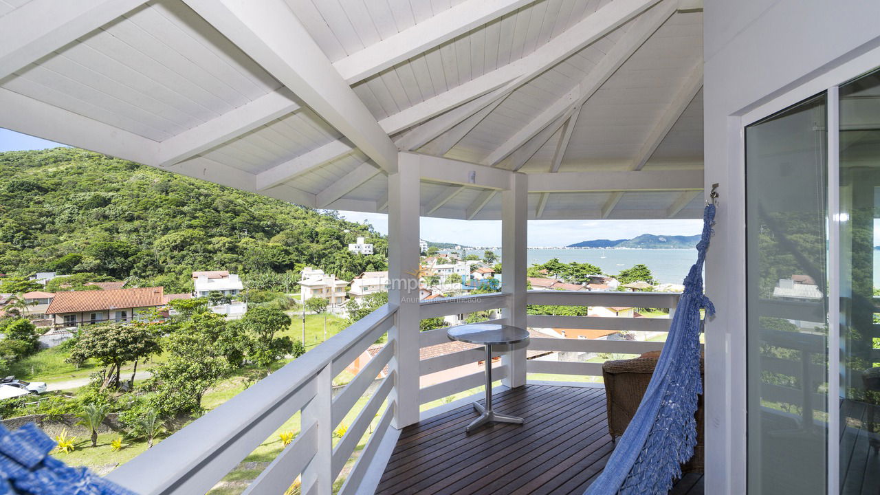 House for vacation rental in Bombinhas (Praia de Zimbros)