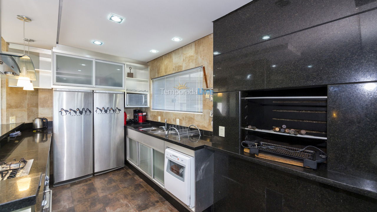 House for vacation rental in Bombinhas (Praia de Zimbros)