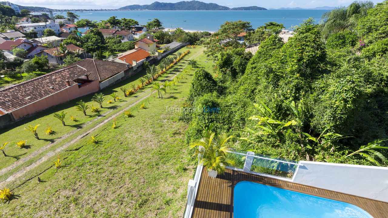 House for vacation rental in Bombinhas (Praia de Zimbros)