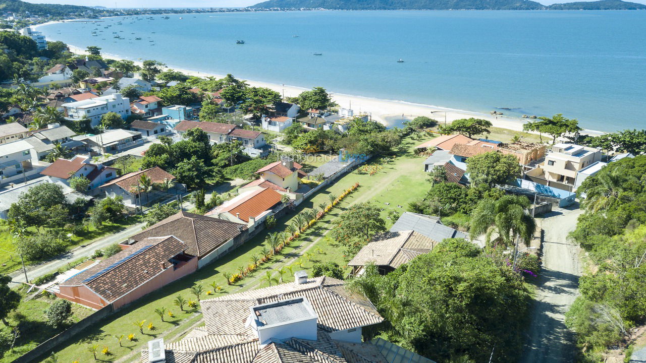 House for vacation rental in Bombinhas (Praia de Zimbros)