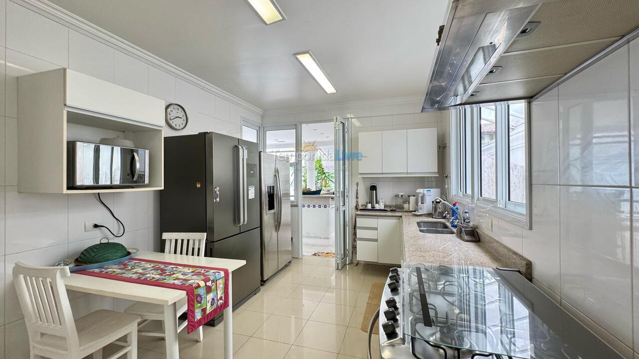 Casa para alquiler de vacaciones em São Sebastião (Praia da Baleia)