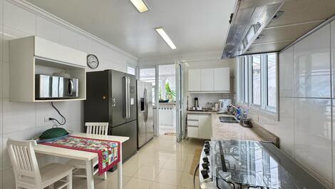 Baleia, alquiler, 4 suites, piscina, barbacoa, alto nivel