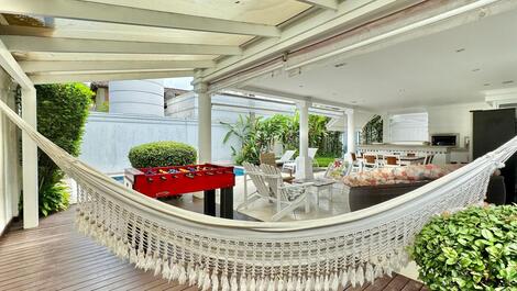 Baleia, alquiler, 4 suites, piscina, barbacoa, alto nivel