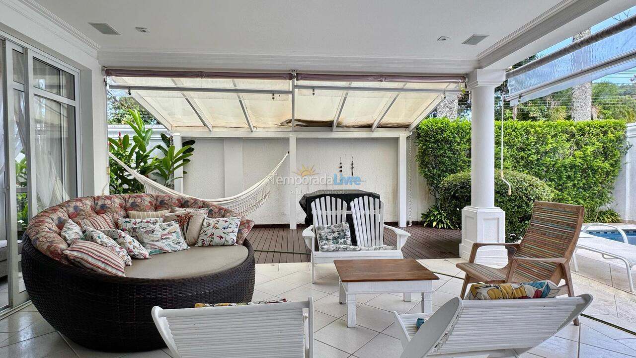 Casa para alquiler de vacaciones em São Sebastião (Praia da Baleia)