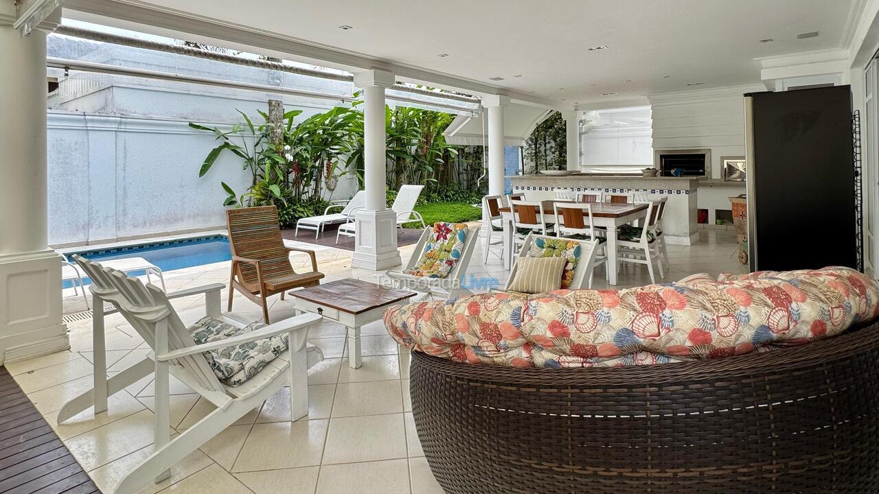 Casa para alquiler de vacaciones em São Sebastião (Praia da Baleia)