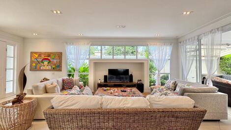 Baleia, alquiler, 4 suites, piscina, barbacoa, alto nivel