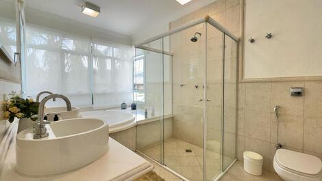 Baleia, alquiler, 4 suites, piscina, barbacoa, alto nivel