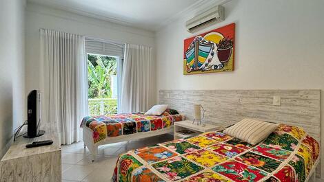 Baleia, alquiler, 4 suites, piscina, barbacoa, alto nivel