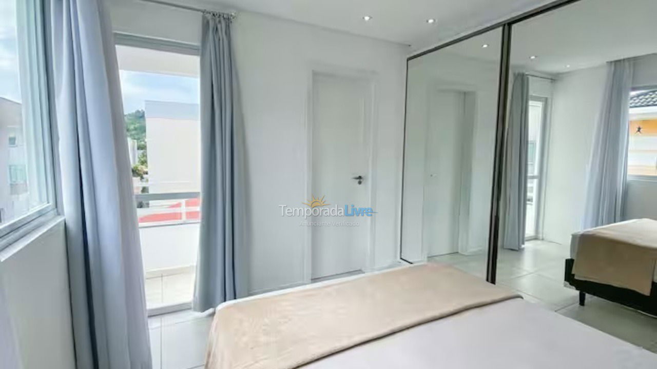 Apartamento para alquiler de vacaciones em Governador Celso Ramos (Praia de Palmas)