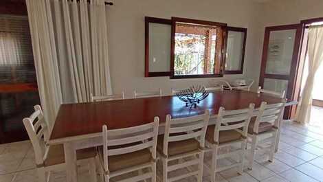 6 bedrooms, swimming pool and barbecue. 300 meters from the sandy beach.