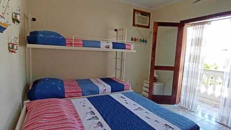 6 bedrooms, swimming pool and barbecue. 300 meters from the sandy beach.