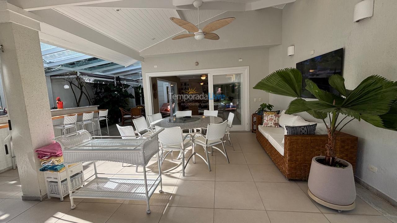 House for vacation rental in São Sebastião (Praia da Baleia)