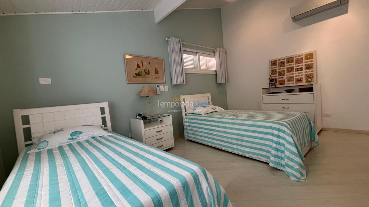 House for vacation rental in São Sebastião (Praia da Baleia)