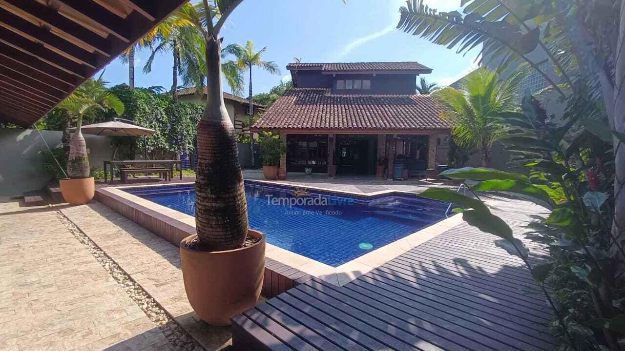 Casa para alquiler de vacaciones em São Sebastião (Praia da Baleia)