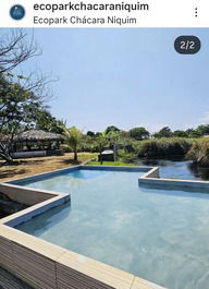 Piscina natural com águas correntes do rio niquim