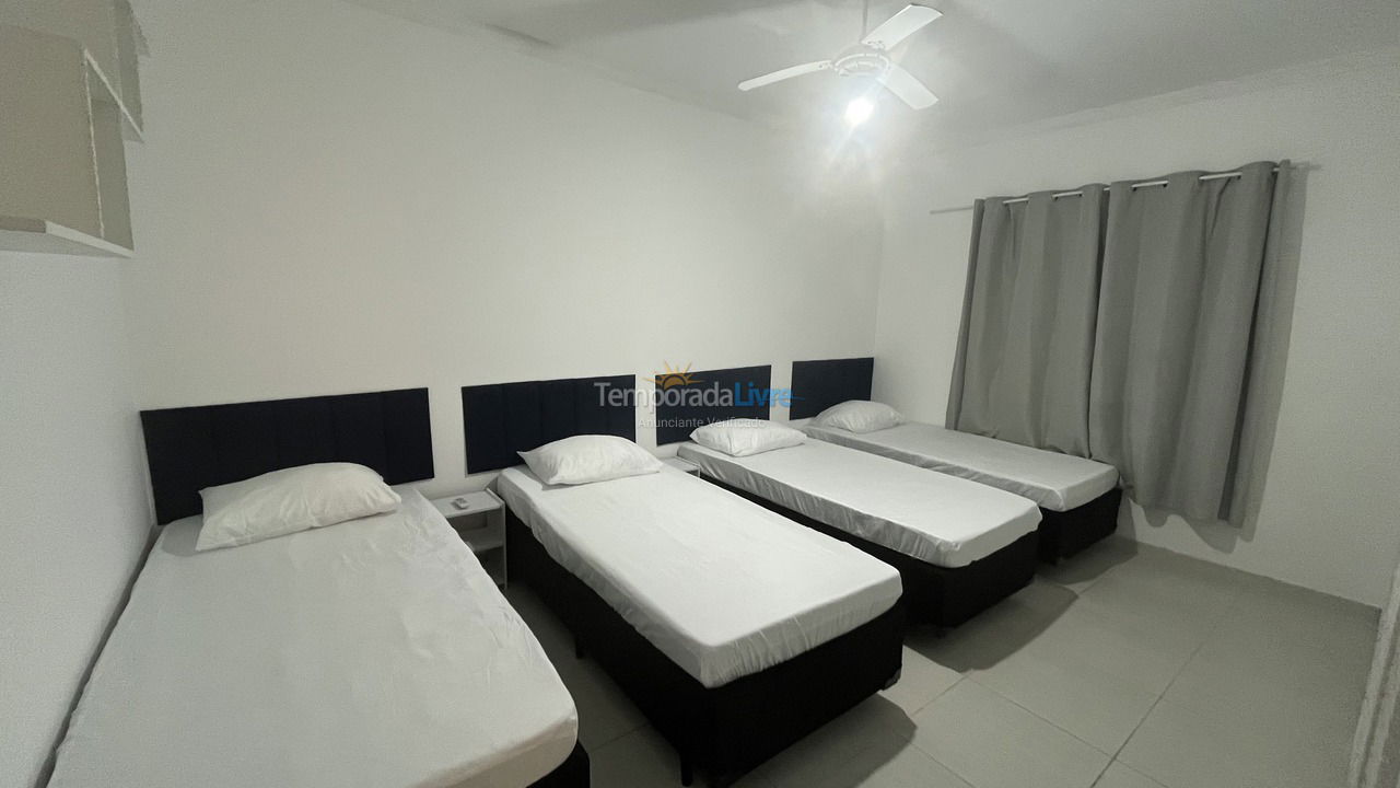 Apartamento para aluguel de temporada em Guarujá (Pitangueiras)