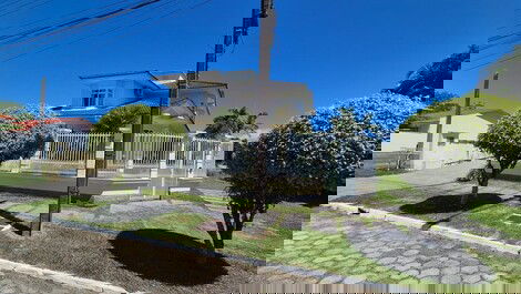 SEASONAL RENTAL: JURERÊ, 4 BEDROOMS, 450 METERS FROM THE BEACH