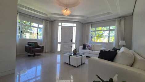 SEASONAL RENTAL: JURERÊ, 4 BEDROOMS, 450 METERS FROM THE BEACH