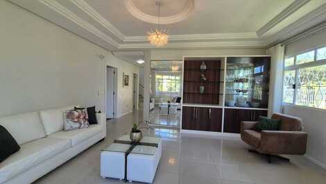 SEASONAL RENTAL: JURERÊ, 4 BEDROOMS, 450 METERS FROM THE BEACH