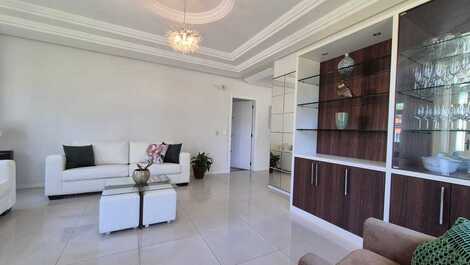 SEASONAL RENTAL: JURERÊ, 4 BEDROOMS, 450 METERS FROM THE BEACH