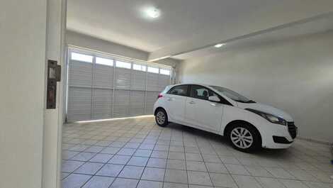 SEASONAL RENTAL: JURERÊ, 4 BEDROOMS, 450 METERS FROM THE BEACH