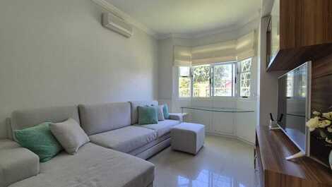 SEASONAL RENTAL: JURERÊ, 4 BEDROOMS, 450 METERS FROM THE BEACH