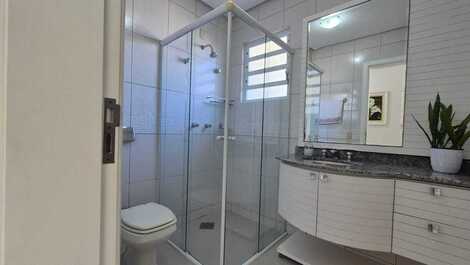 SEASONAL RENTAL: JURERÊ, 4 BEDROOMS, 450 METERS FROM THE BEACH