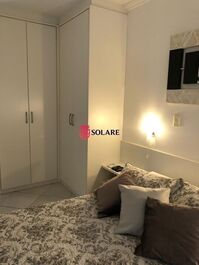 Apartamento 03 dorm.em condomínio fechado c/piscina e ar condicionado