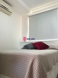 Apartamento 03 dorm.em condomínio fechado c/piscina e ar condicionado