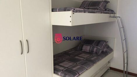 Apartamento 03 dorm.em condomínio fechado c/piscina e ar condicionado