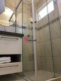 Apartamento 03 dorm.em condomínio fechado c/piscina e ar condicionado