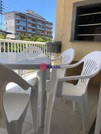 Apartamento 03 dorm.em condomínio fechado c/piscina e ar condicionado