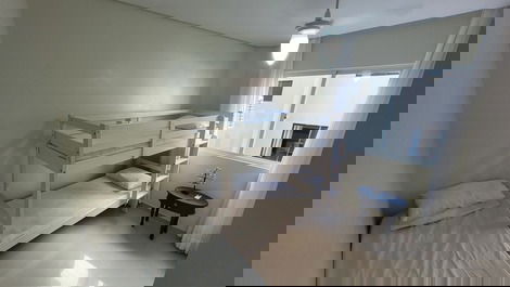 Apartamento 02 dormitórios c/ internet,ar condicionado e churrasqueira