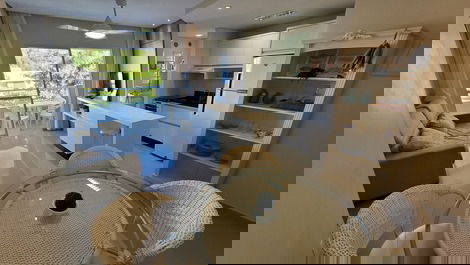 Apartamento 02 dormitórios c/ internet,ar condicionado e churrasqueira