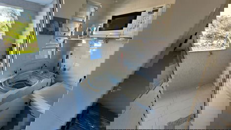 Apartamento 02 dormitórios c/ internet,ar condicionado e churrasqueira