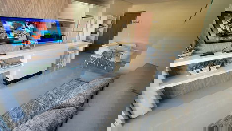 Apartamento 02 dormitórios c/ internet,ar condicionado e churrasqueira