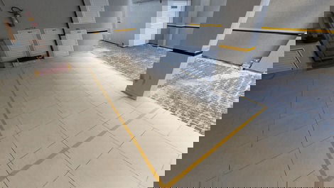 Apartamento 02 dormitórios c/ internet,ar condicionado e churrasqueira