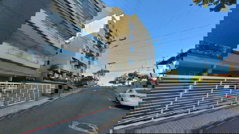 Apartamento 02 dormitórios c/ internet,ar condicionado e churrasqueira