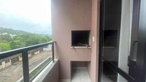 Apto a 50m da praia de Bombas para 6 pessoas