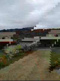 CASA CONFORTÁVEL - 3 SUÍTES COM AR CONDICIONADO