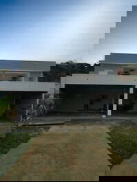 CASA CONFORTÁVEL - 3 SUÍTES COM AR CONDICIONADO