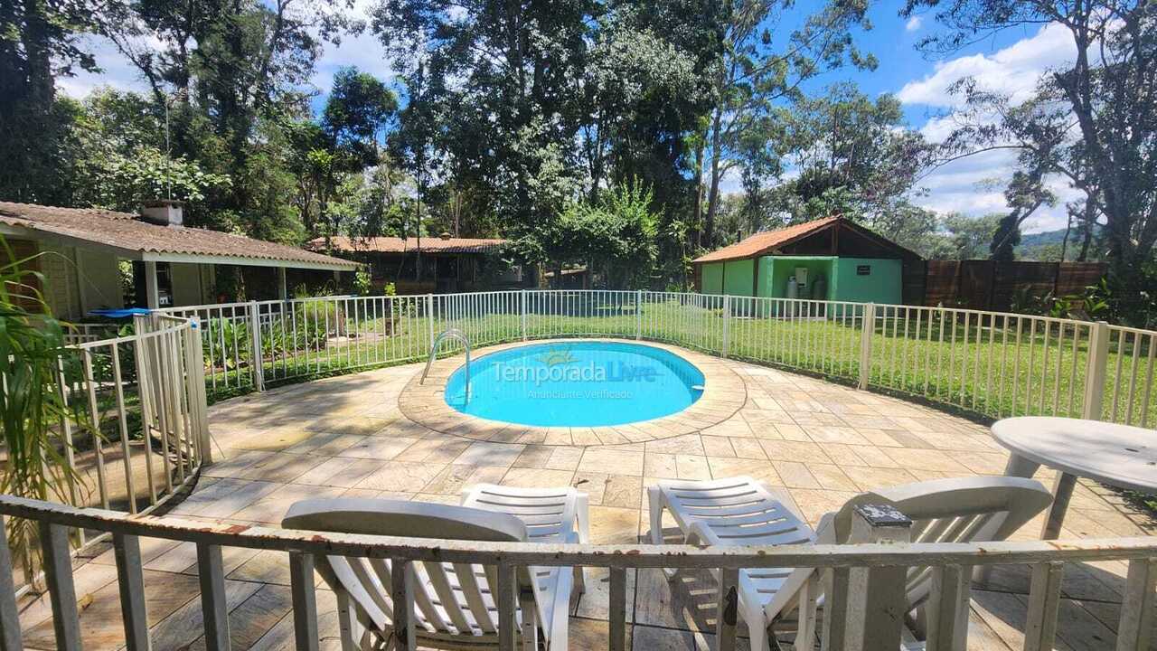 Casa para aluguel de temporada em Itapecerica da Serra (Potuverá)
