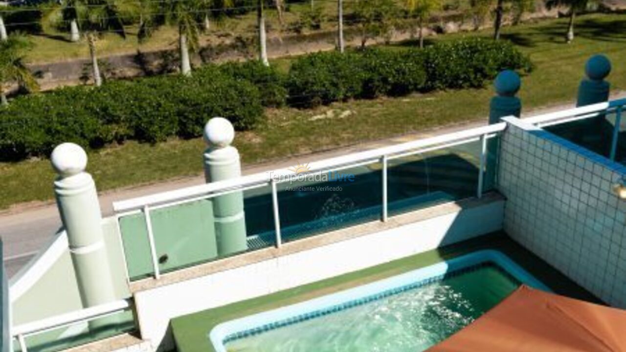 Apartamento para aluguel de temporada em Governador Celso Ramos (Praia de Palmas)