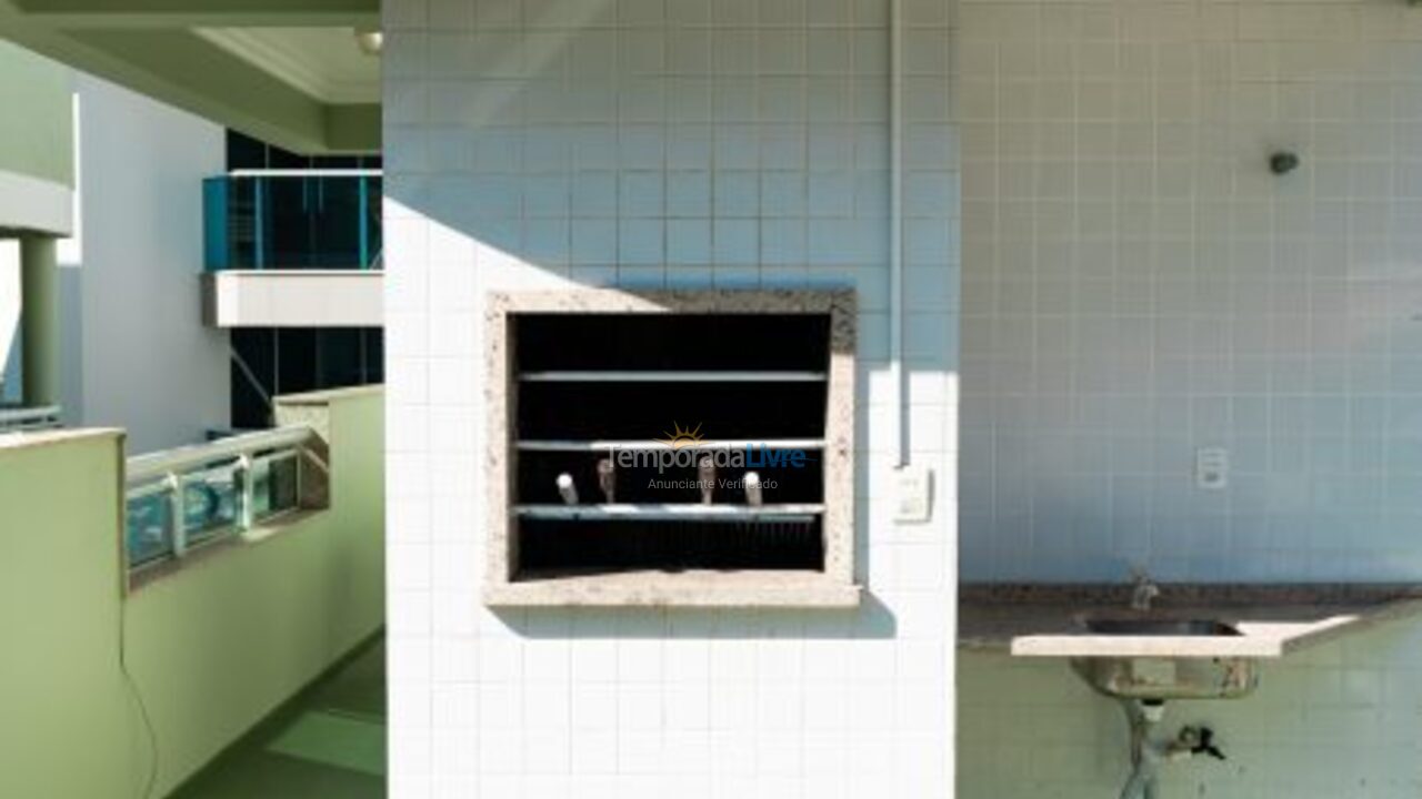 Apartamento para aluguel de temporada em Governador Celso Ramos (Praia de Palmas)
